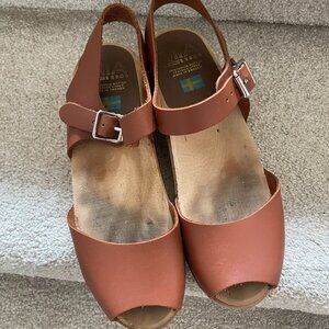 ANJA clog with peep-toe front